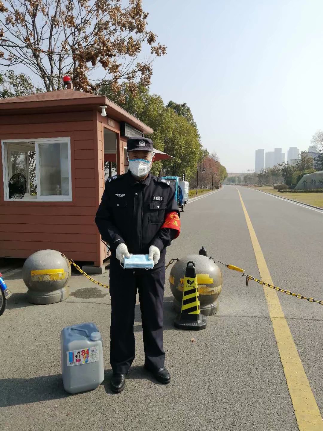 遺愛湖風景區(qū)項目部保安人員在疫情期間，堅守在各自崗位，保障景區(qū)秩序